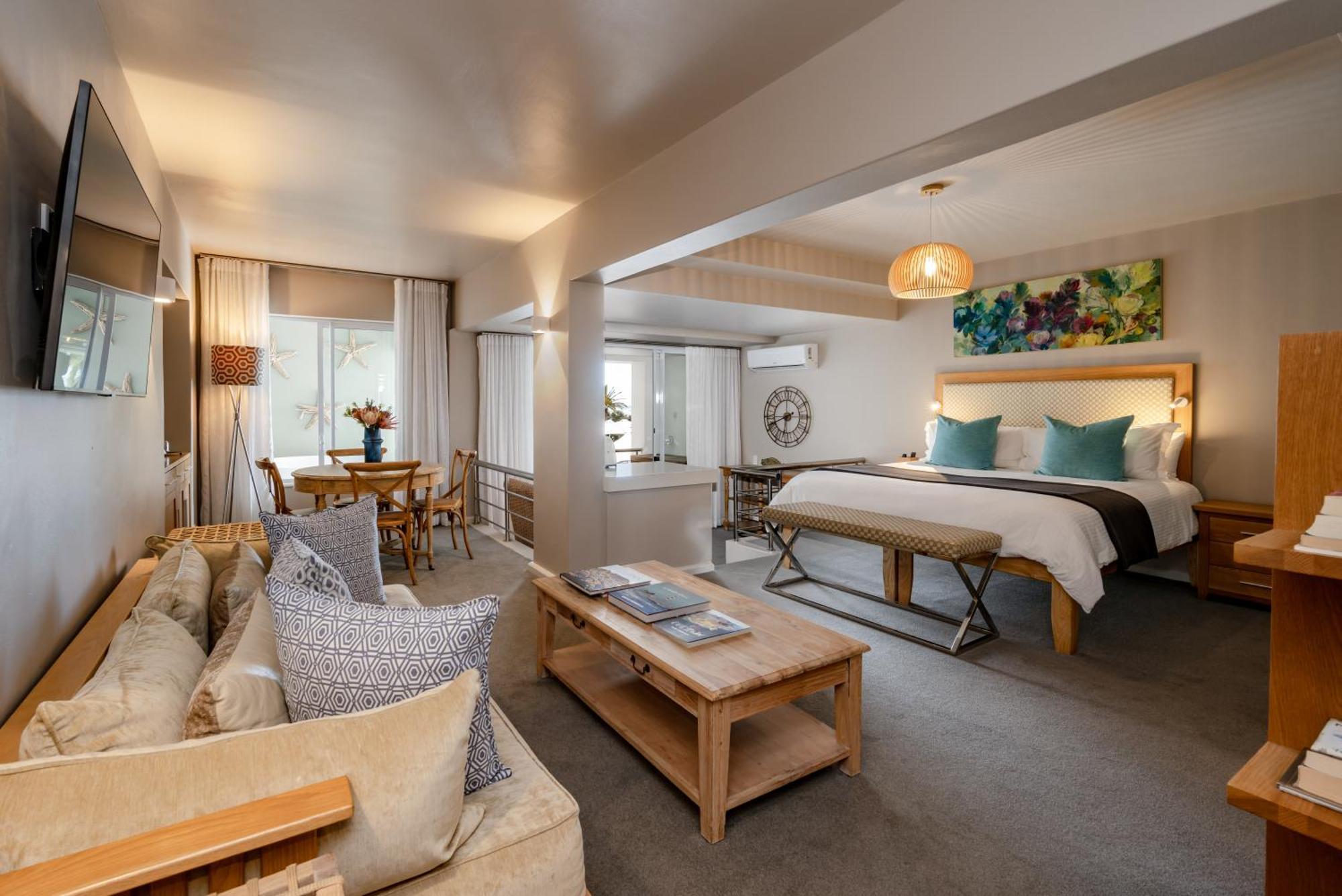 Corner Sea View Suite,1739365622:JPEG