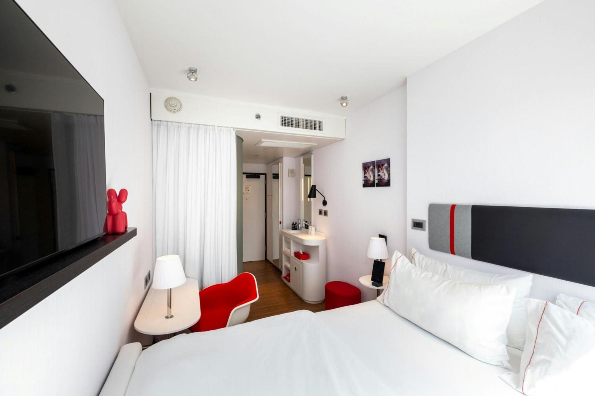 King Room,1739445101:JPEG