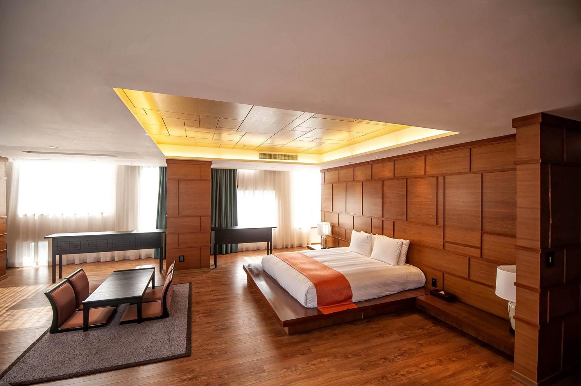 One-Bedroom King Suite Korea Theme,1739470676:JPEG