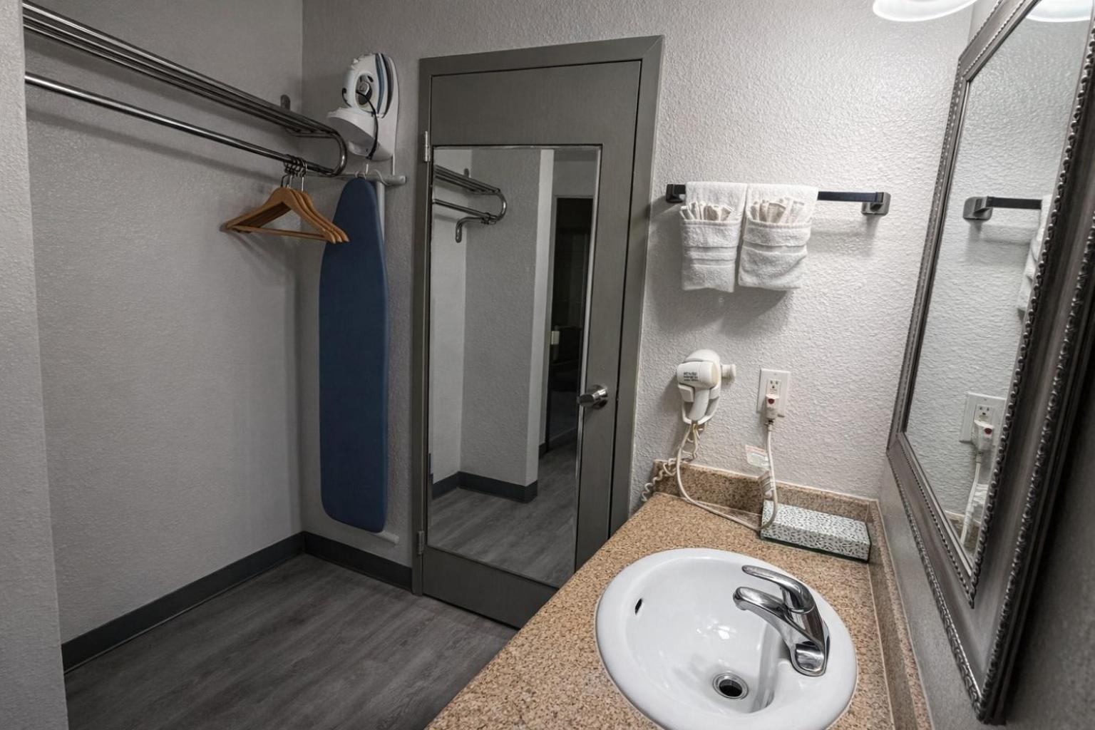 Deluxe King Room,1746923474:JPEG