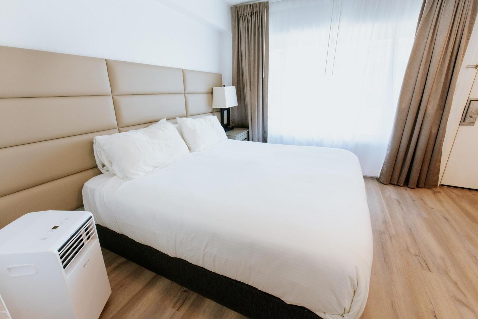 Chambre Lit King-Size - Accessible aux Personnes à Mobilité Réduite