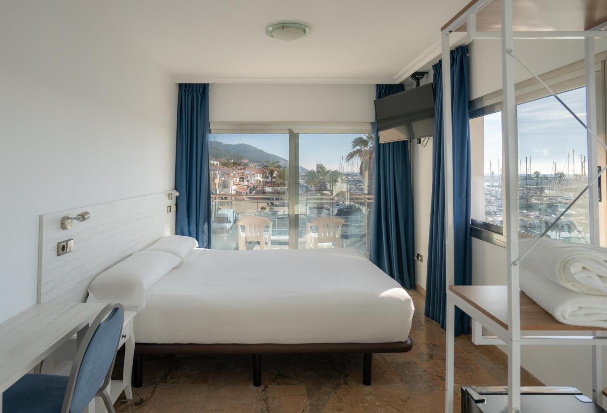 Habitación Doble con terraza con vistas al puerto deportivo (1-2 adultos) - 1 o 2 camas