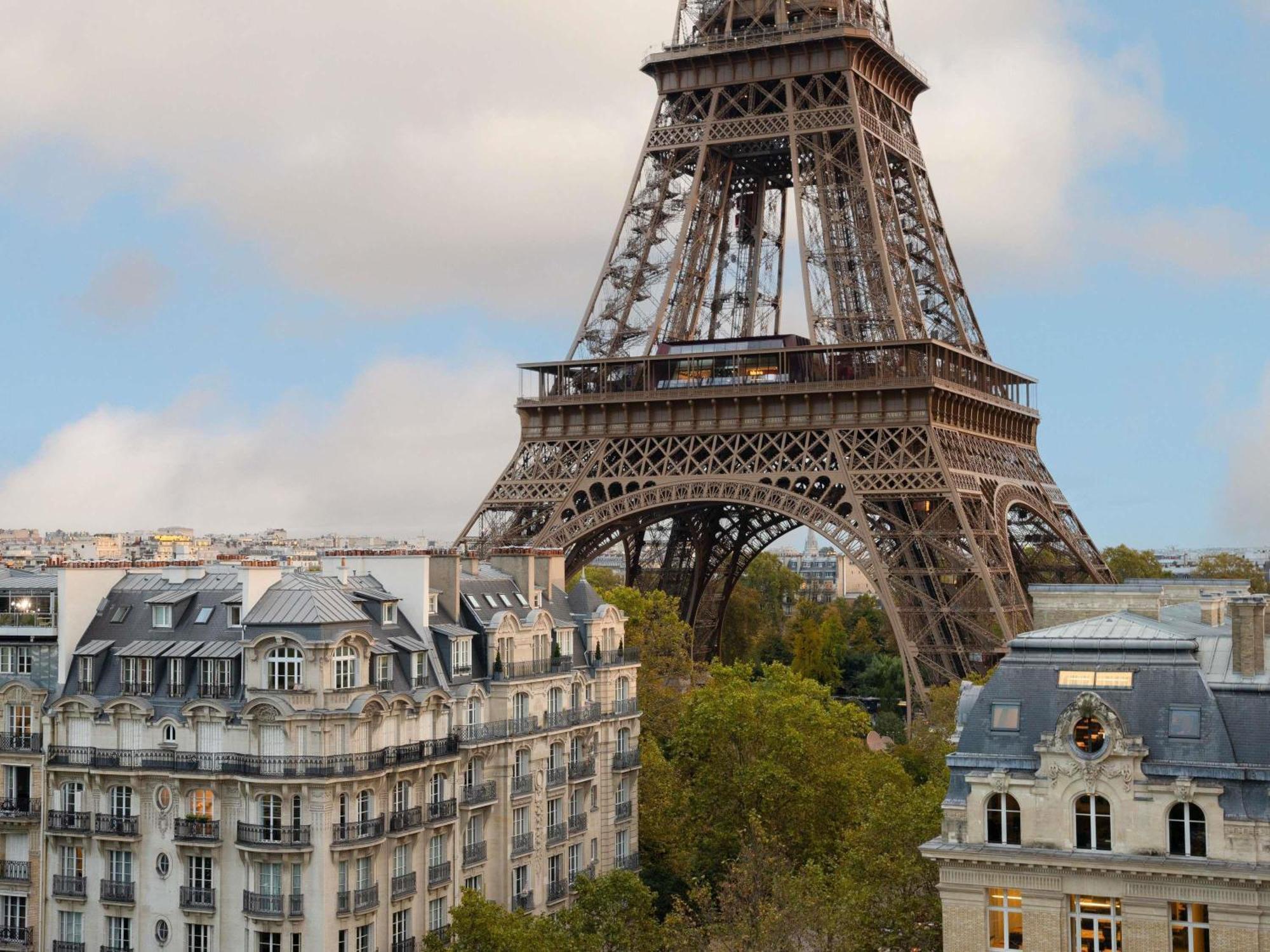 Quarto King Deluxe com Varanda com Vista Torre Eiffel