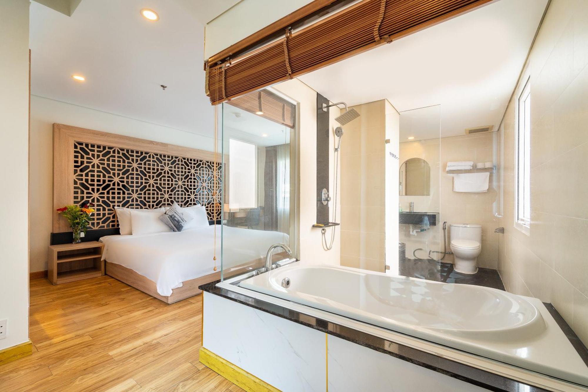 Suite met Kingsize Bed en Bad