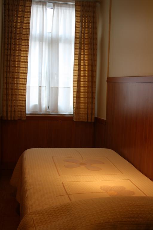Quarto Individual com Casa de Banho