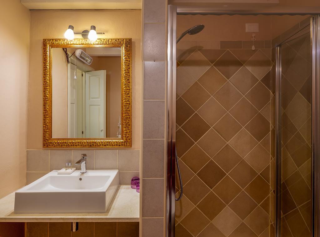 Double or Twin Room Split Level,227173169:JPEG