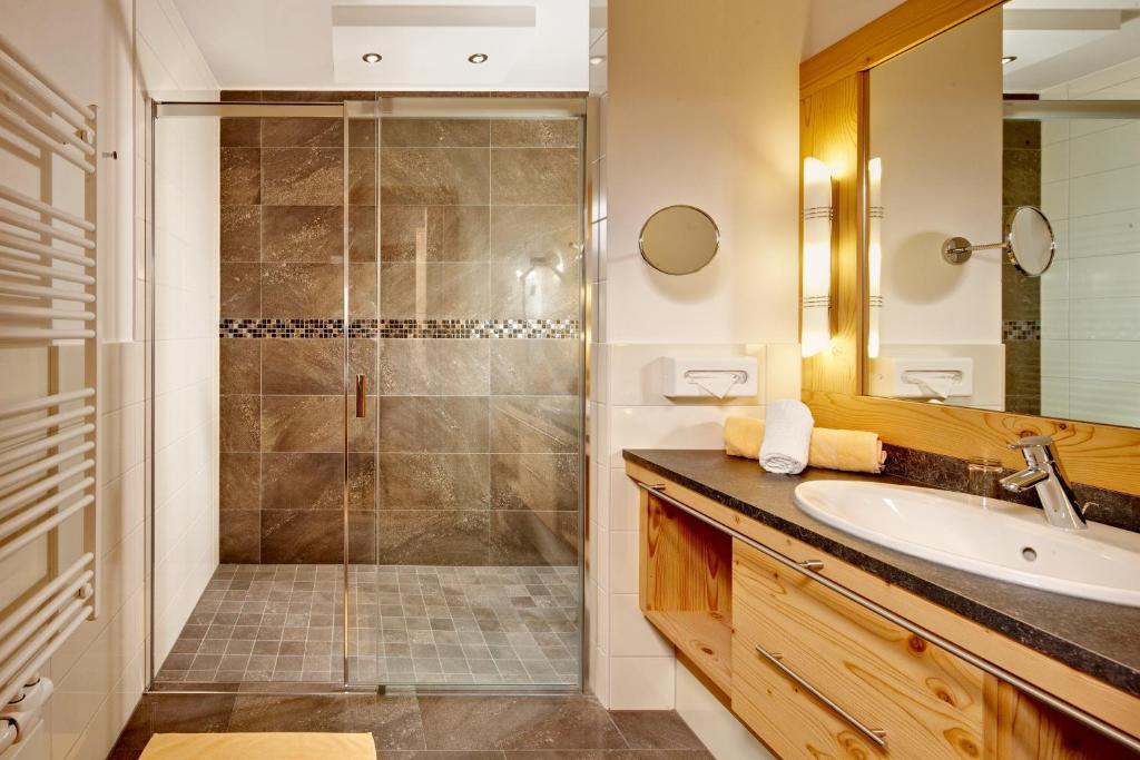 Junior Suite met Balkon en Uitzicht op de Bergen