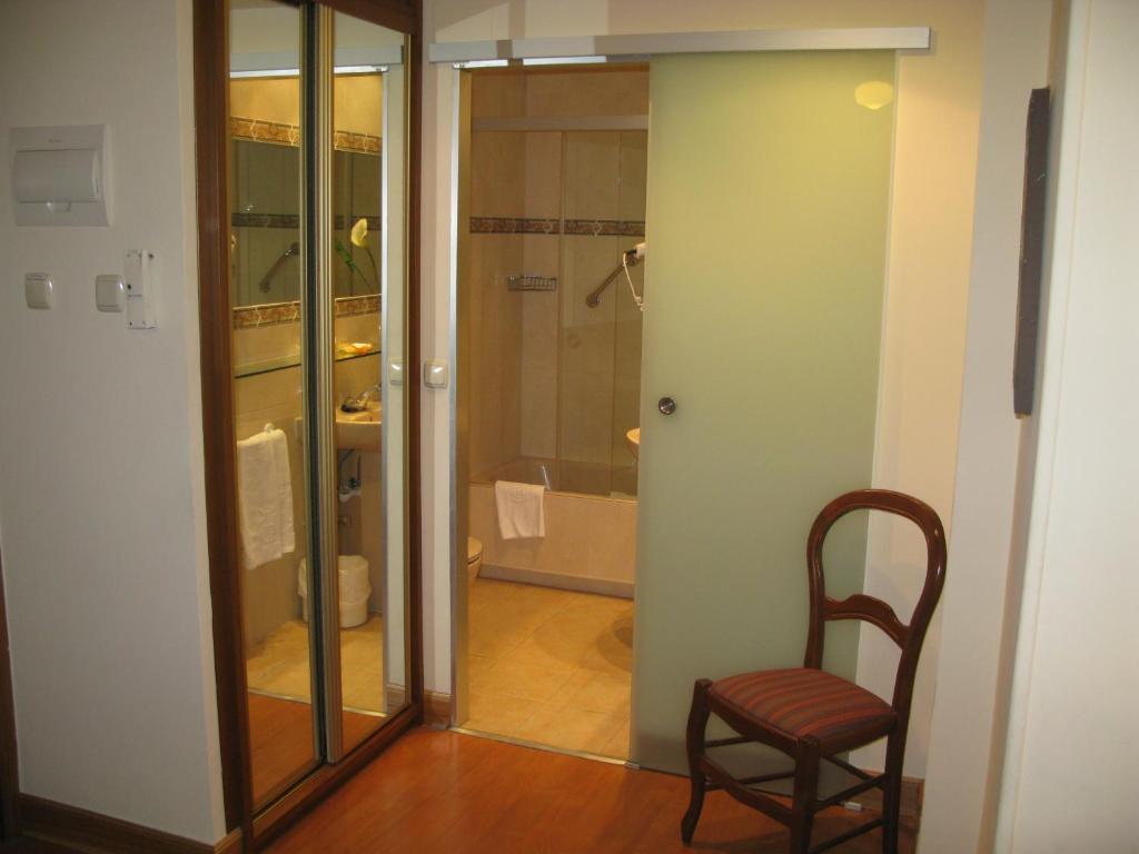 Double Room Interior Facing,30750776:JPEG