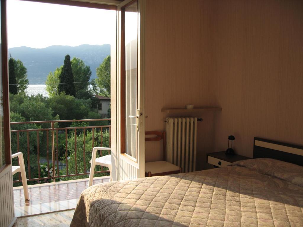 Camera Matrimoniale/Doppia con Letti Singoli con Vista Lago.