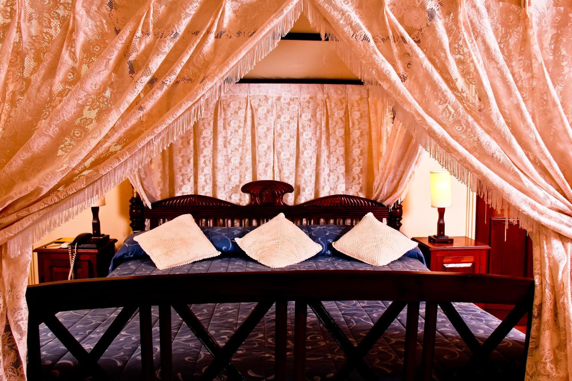 Suite,51189445:JPEG