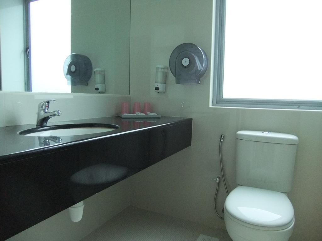 Standard Queen and Single Room