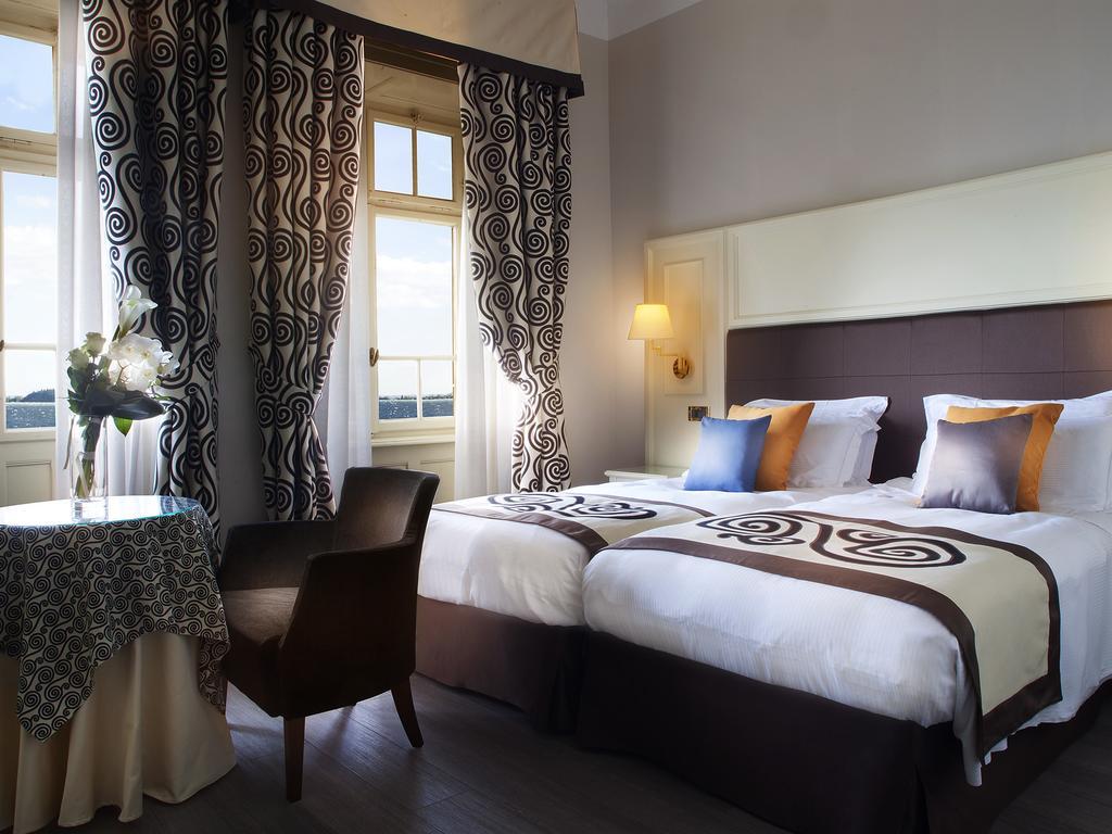 Superior Double Room with Balcony and Lake View