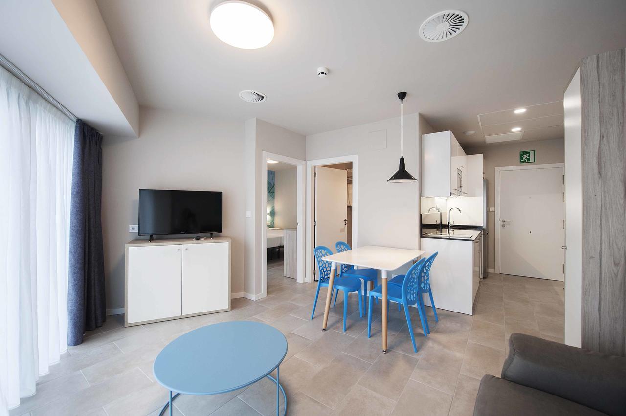 Two-Bedroom Apartment,542997039:JPEG