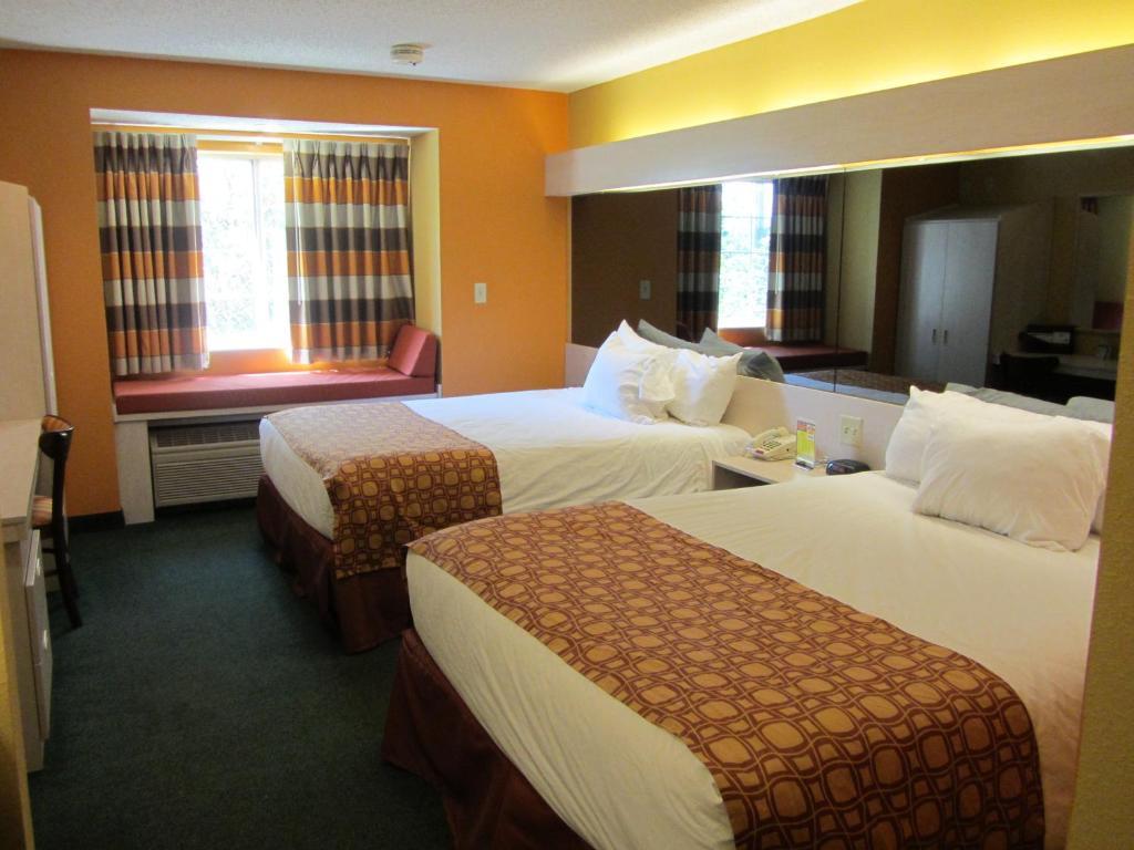Queen Room with Two Queen Beds - Non-Smoking
