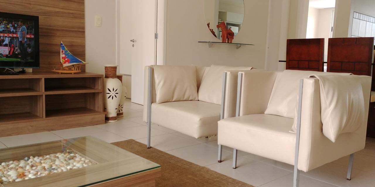 Apartamento de 2 Quartos com Vista Lateral do Mar
