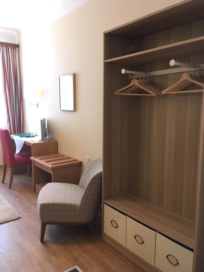 Single Room Shared Toilet,641746884:JPEG