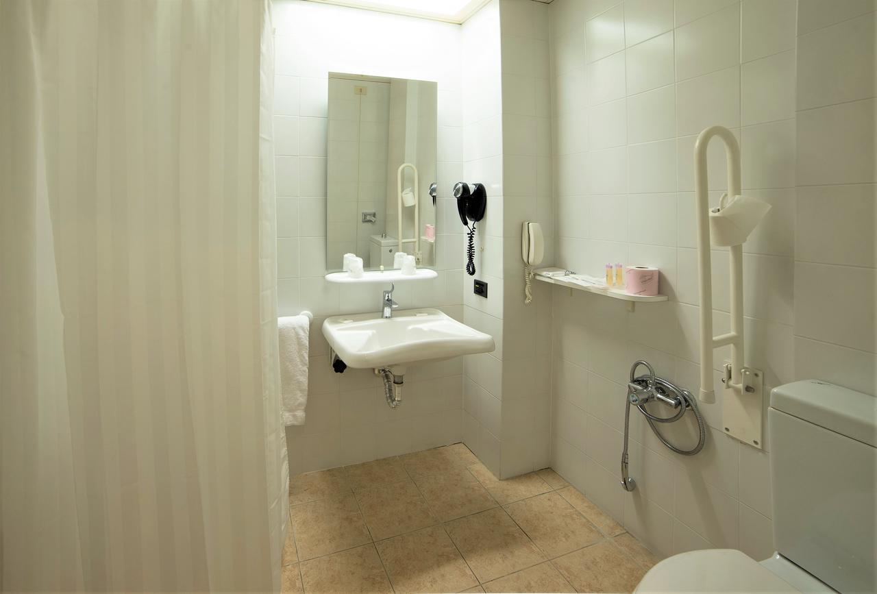 Quarto com 2 Camas de Solteiro - Acesso para Hóspedes com Mobilidade Reduzida