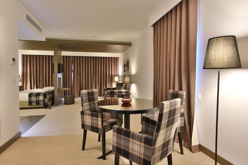 Suite con terraza y vistas al río - Planta baja