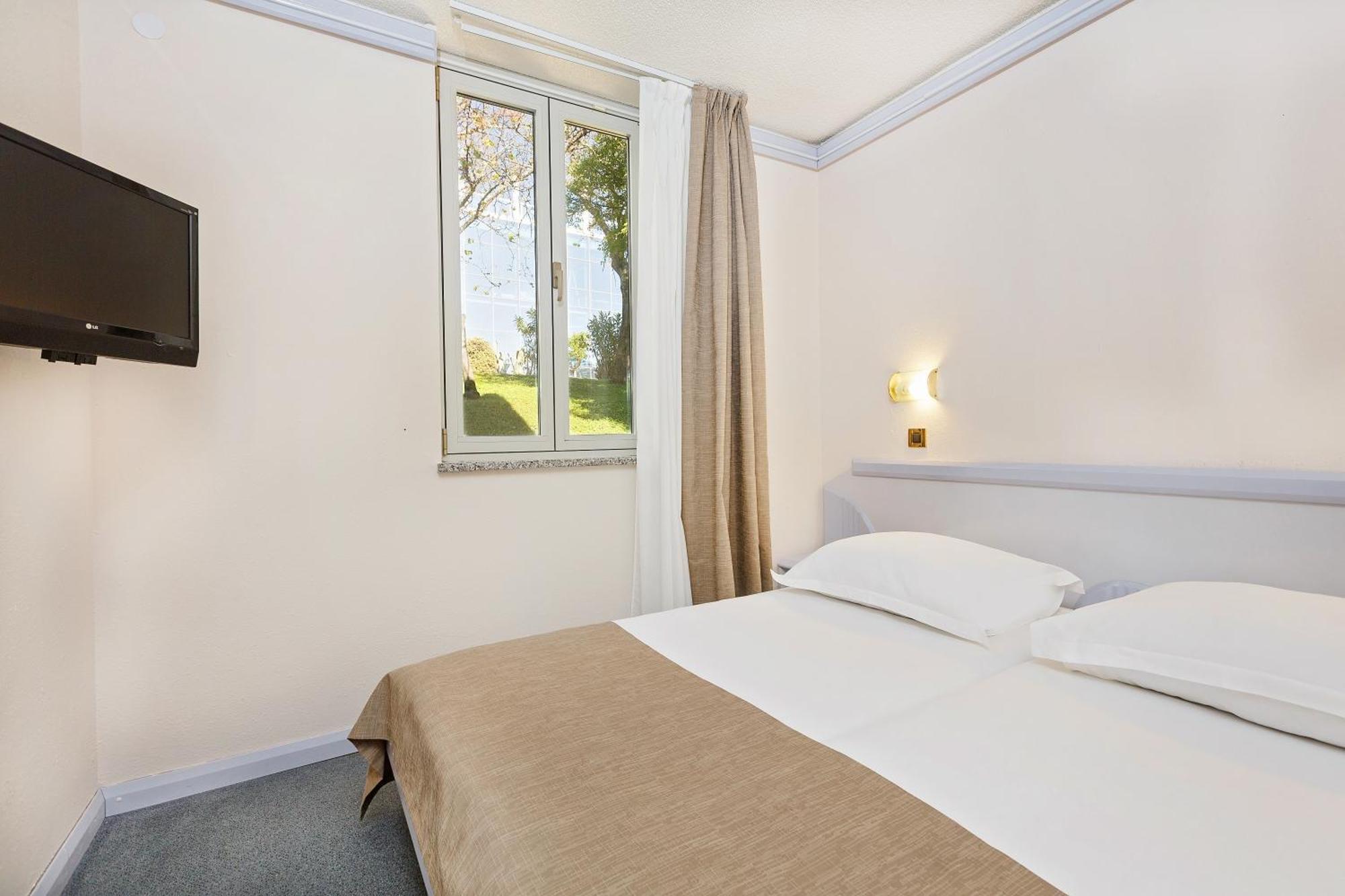 Economy Room,1278763777:JPEG