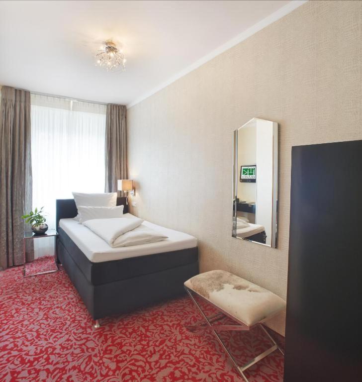 Single Room,690269328:JPEG