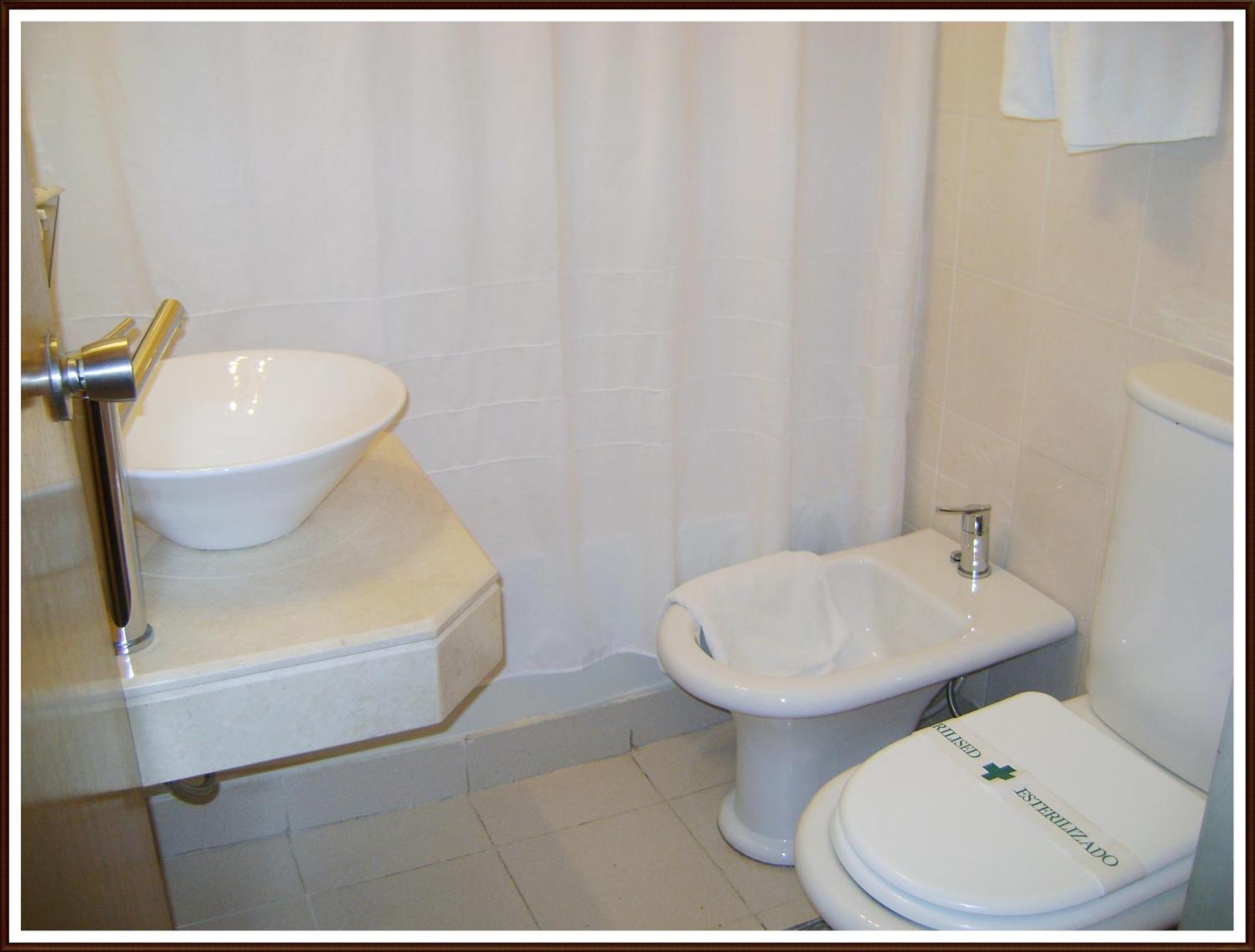 Quarto com 2 Camas de Solteiro