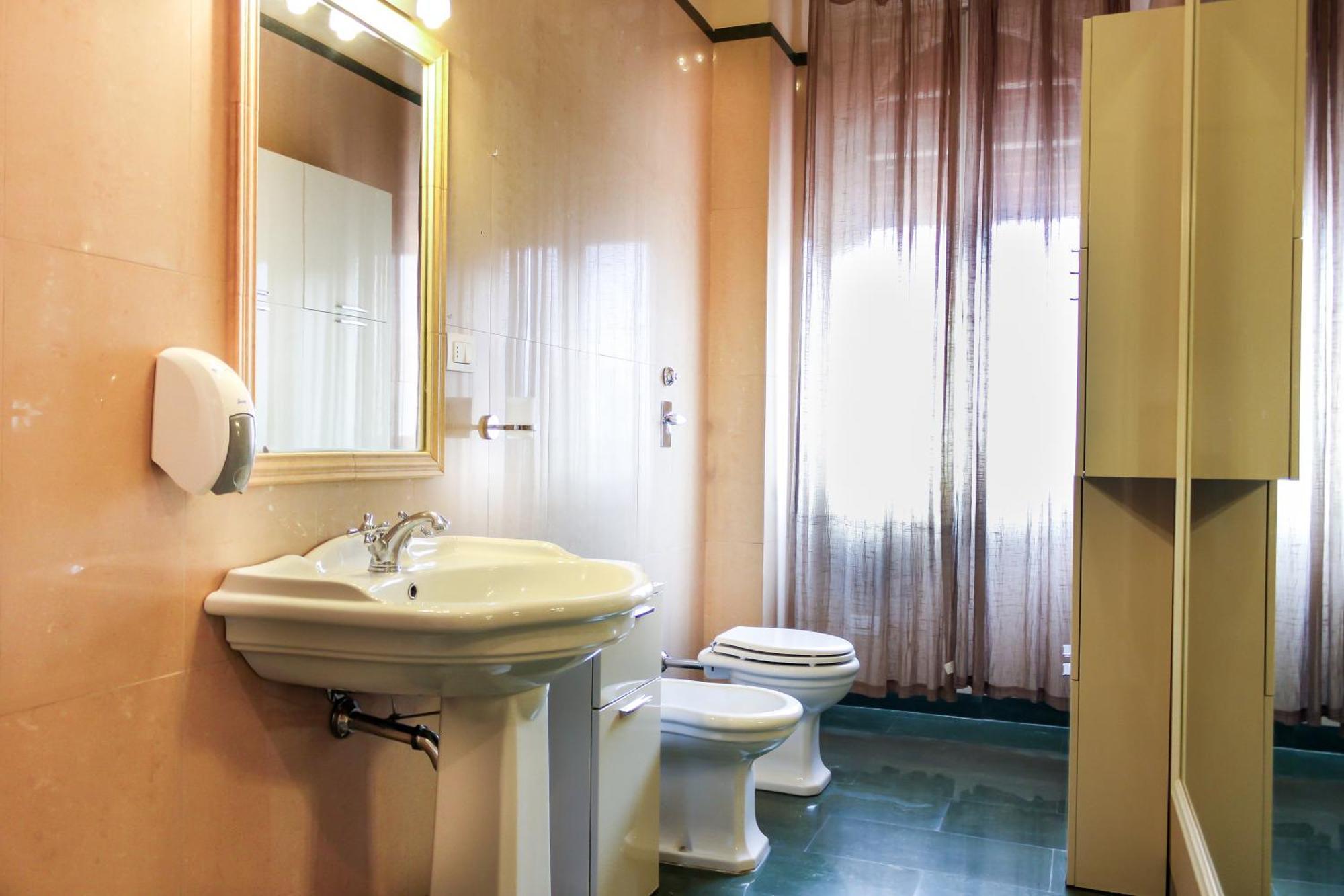 Triple Room Private Bathroom,698629938:JPEG