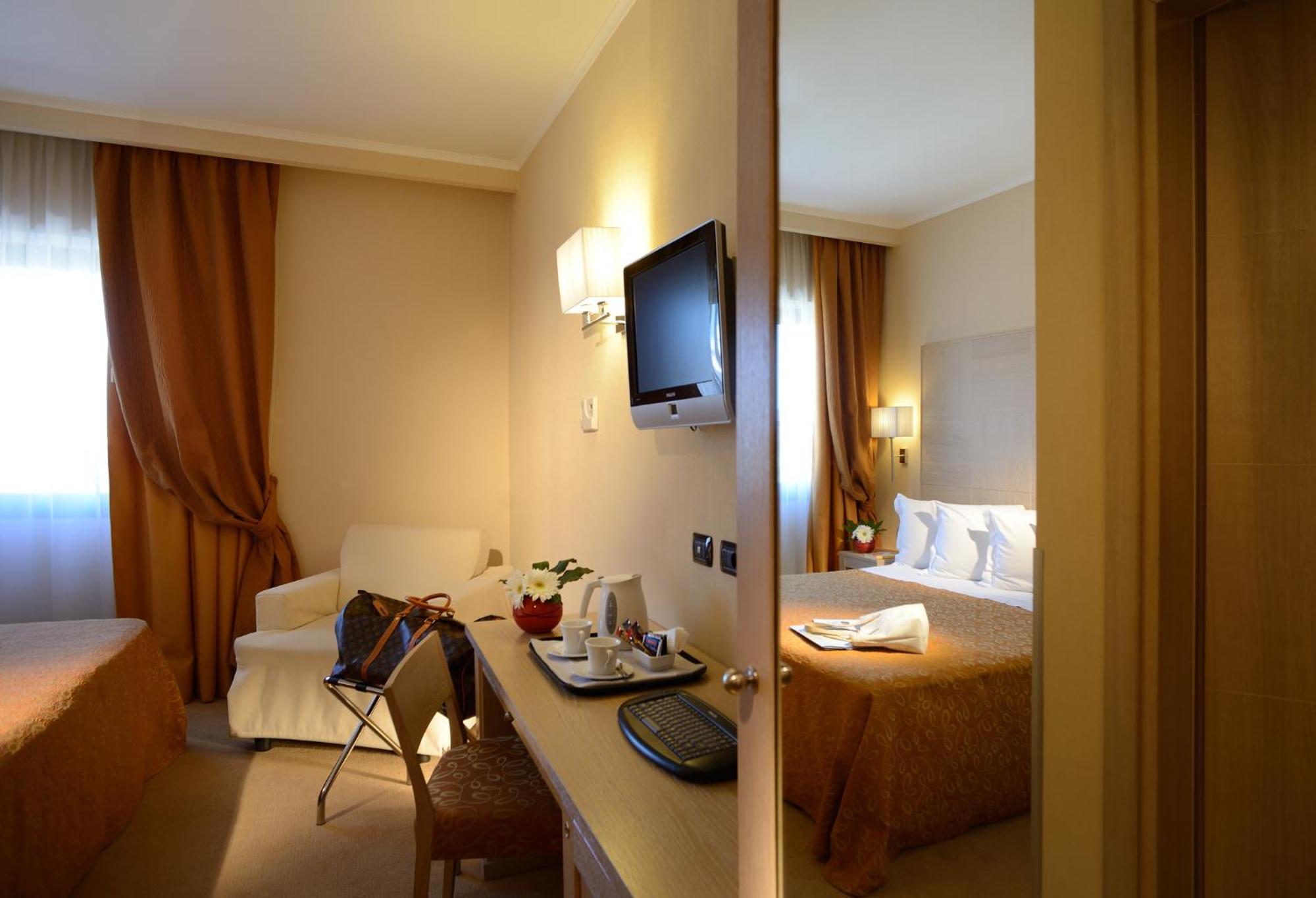 Standard Queen Room