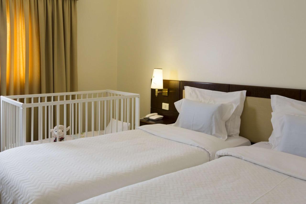Quarto com Cama de Casal ou 2 de Solteiro