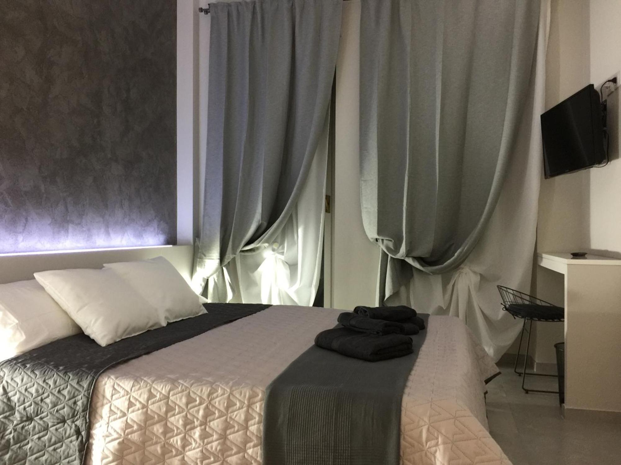 Deluxe Double Room Balcony,867051533:JPEG