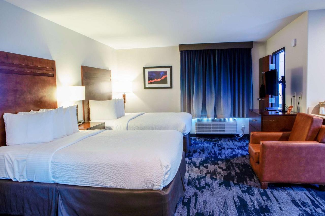 Queen Room with Two Queen Beds - Non-Smoking