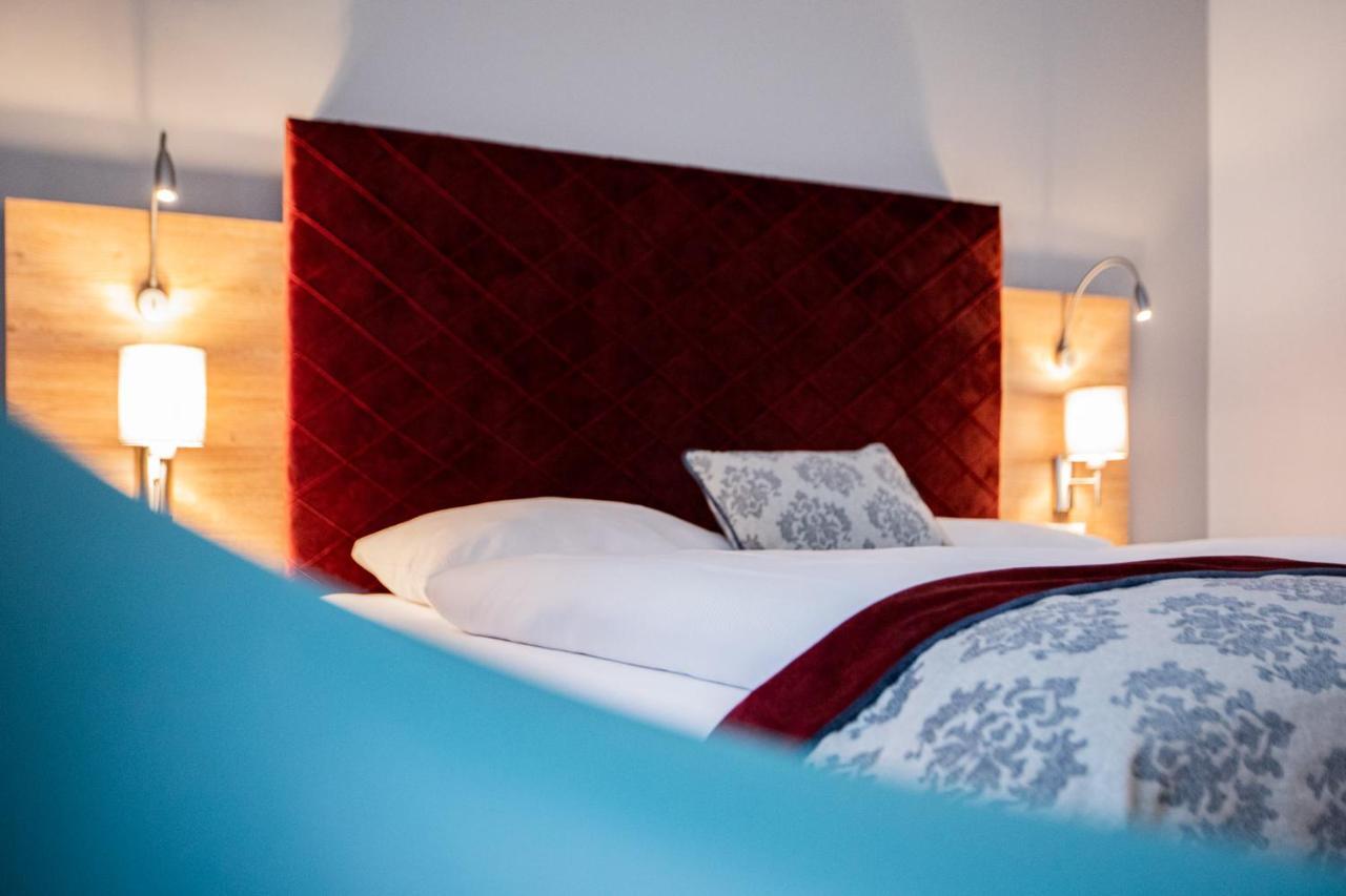 Premium Single Room with Queen Bed