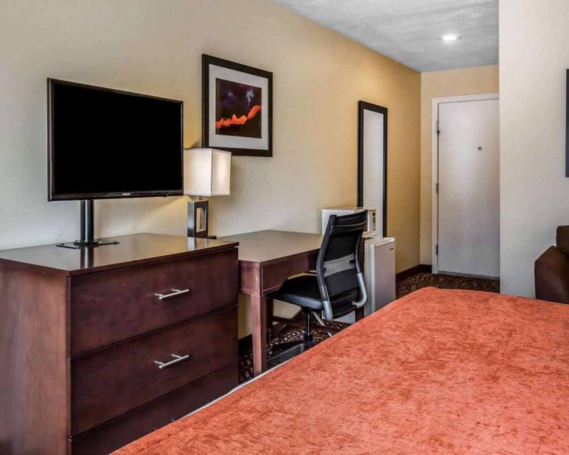 King Room - Non-Smoking/ Upper Floor