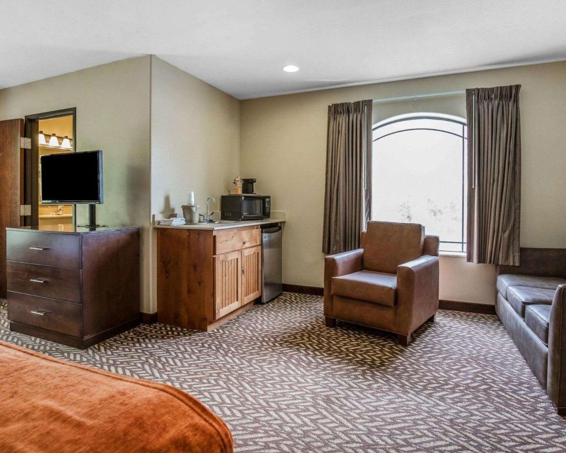 Large Queen Room with Two Queen Beds - Non-Smoking