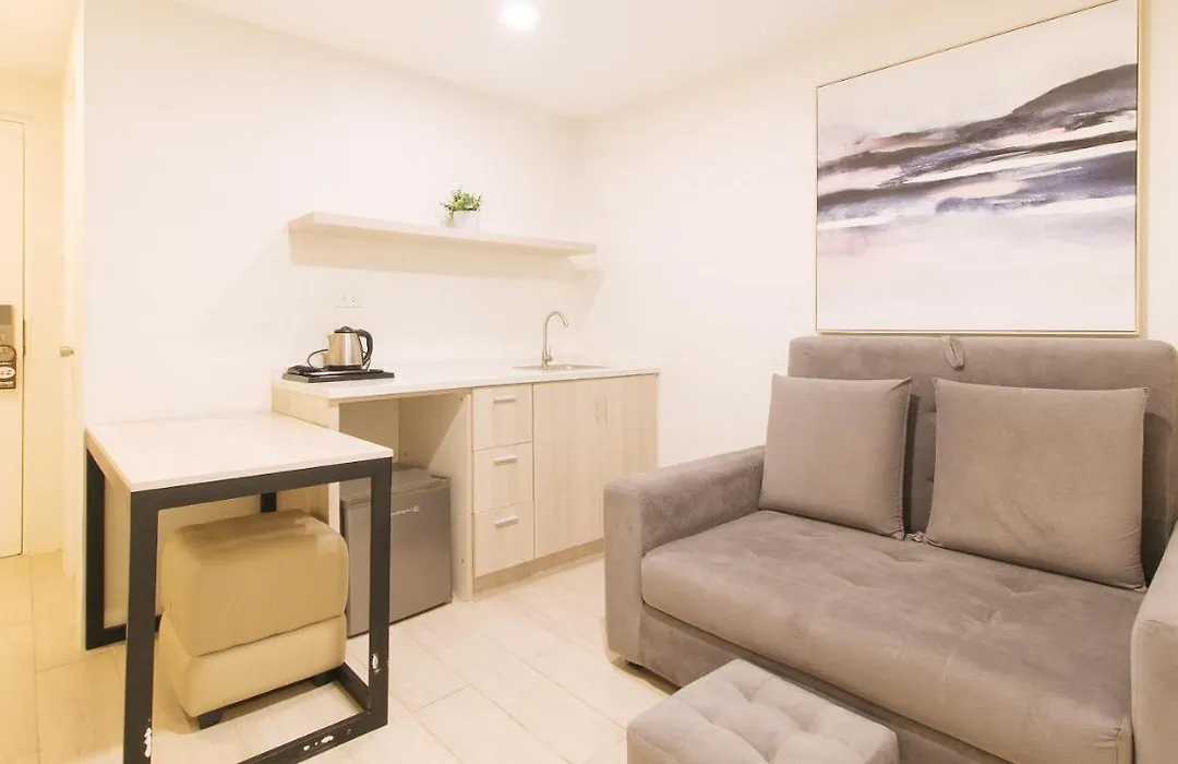 Reddoorz Plus At La Belle Residences Makati City-1