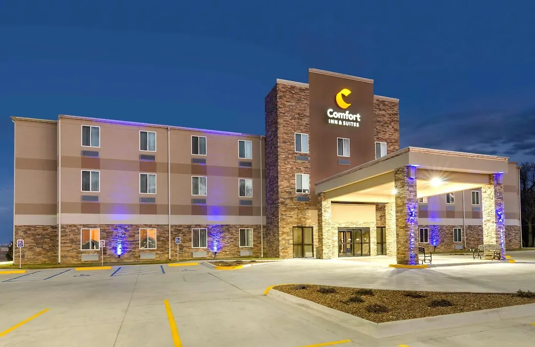 Comfort Inn & Suites Salina North-1