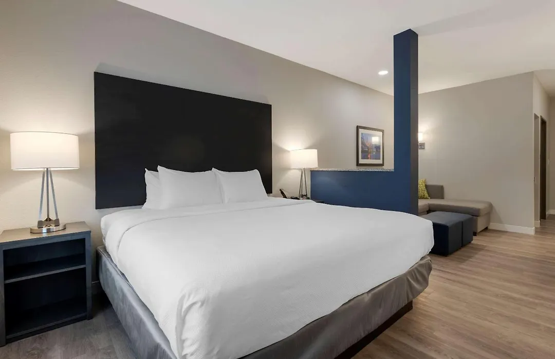 Comfort Suites Cincinnati University - Downtown-1