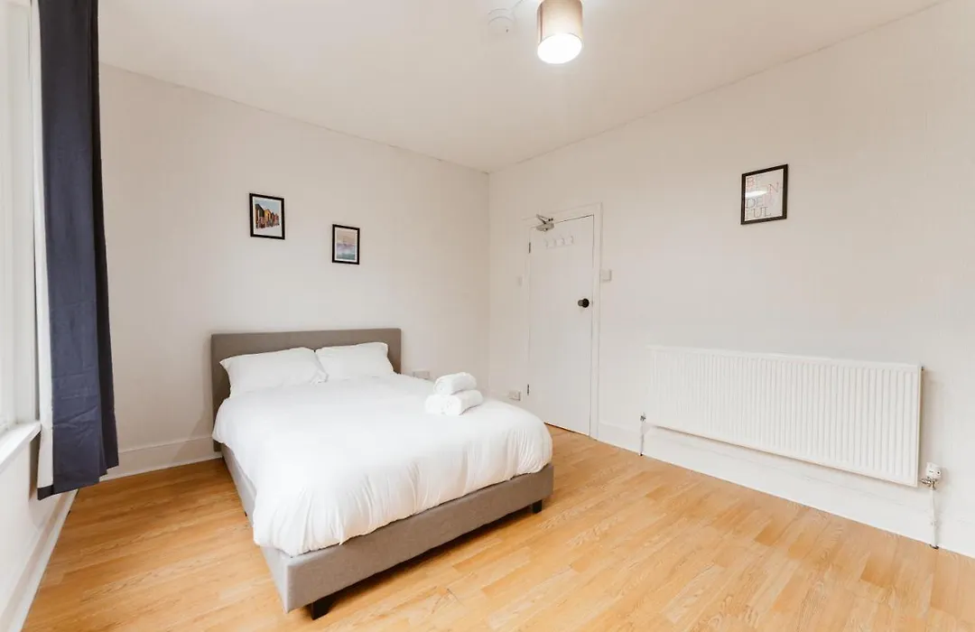 Great Rooms In Plaistow-1