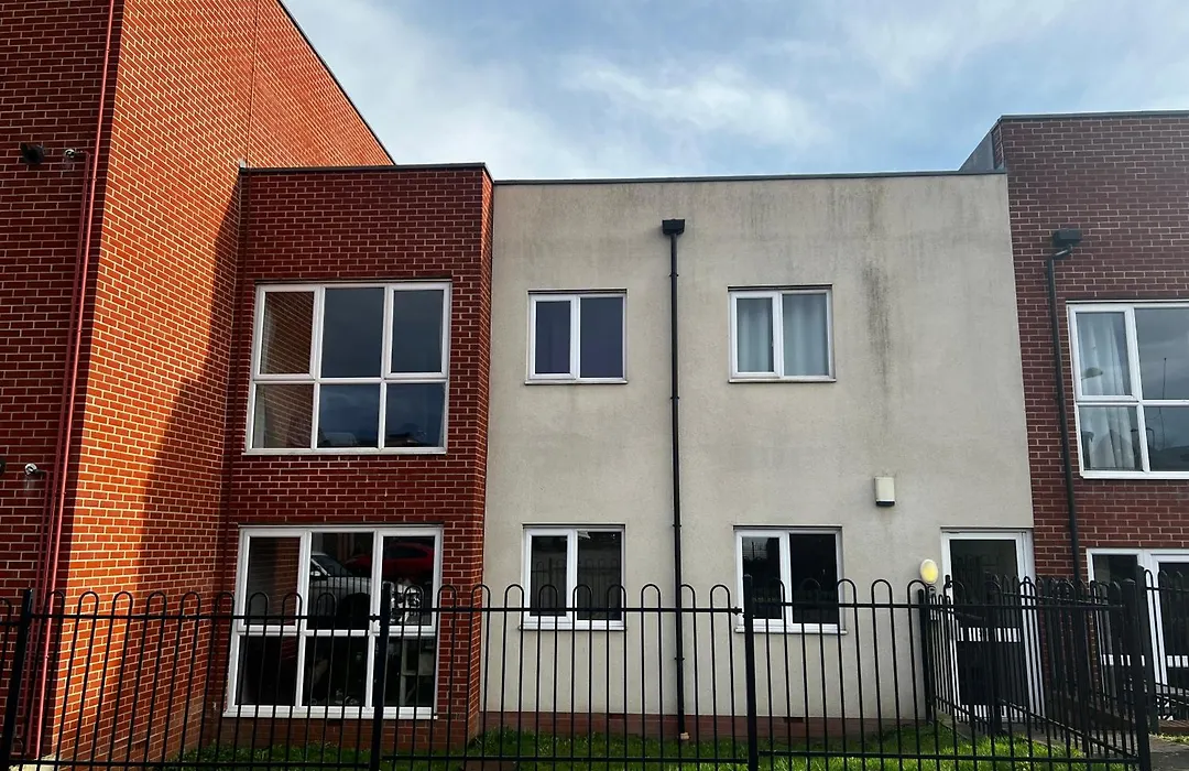 Crownford Guesthouse - Close To Hanley Centre And University-1