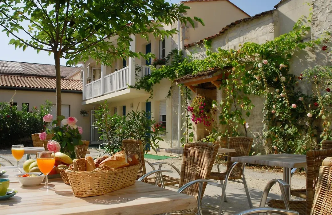 Cit'Hotel Le Cheval Blanc-1