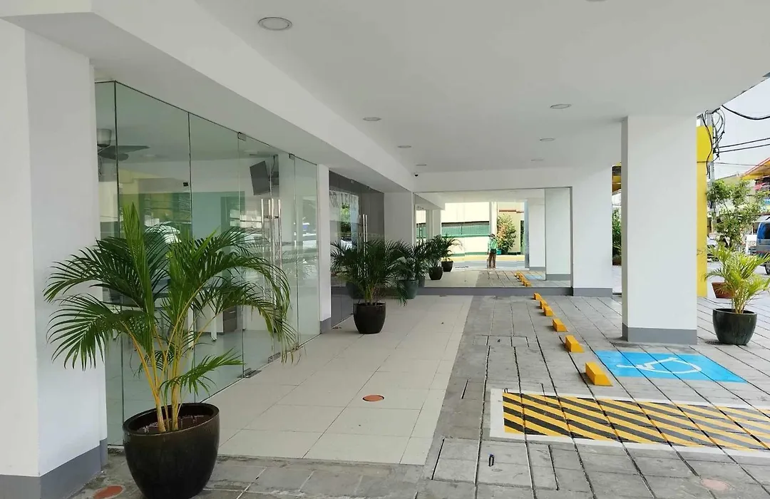 City Nest Makati With Rooftop Pool And Free Netflix-1