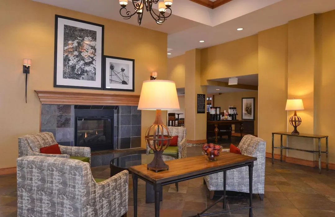 Hampton Inn & Suites Pueblo-Southgate-1