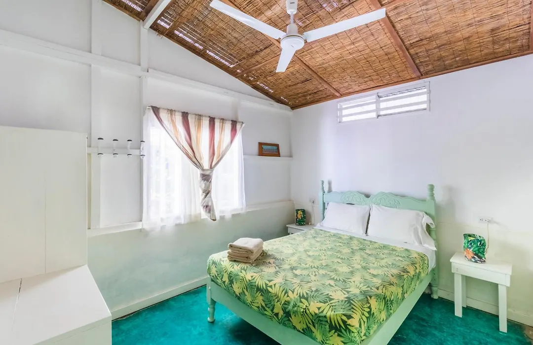 Bajo El Arbol B&B-1