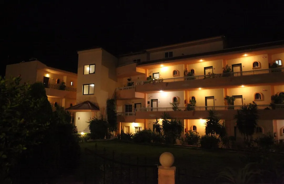 Lyristis Dinos Studios & Apartments-1