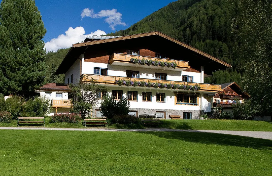 Ferienhaus Alpina-1