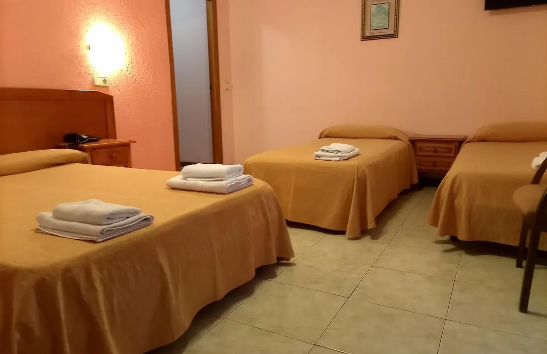 Vintage Hotel Mercedes-1