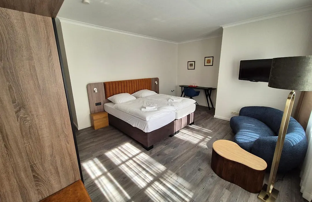 Hotel Am Schlosspark-1