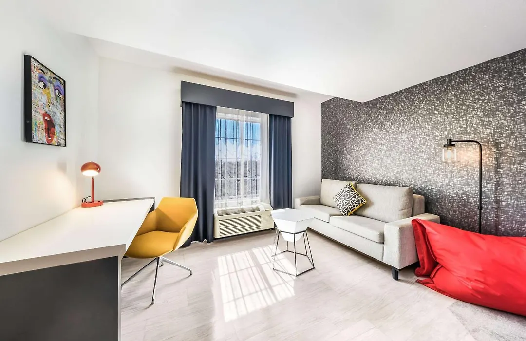 Hy-Lo Hotel-1