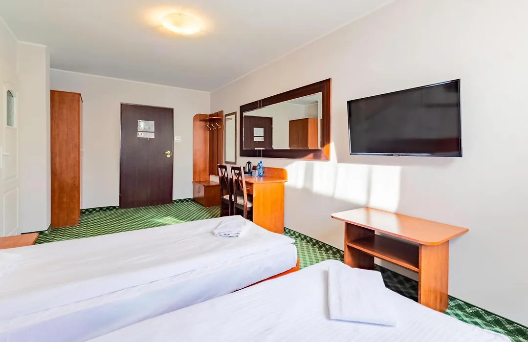Hit Hotel-1