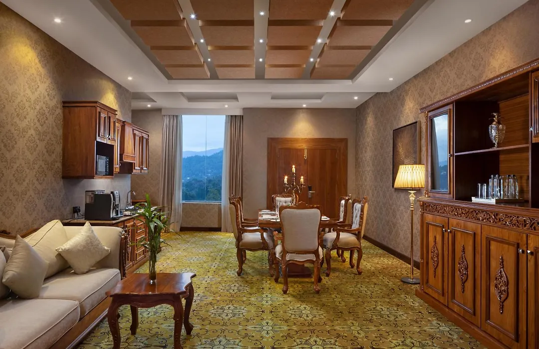The Golden Crown Hotel-1