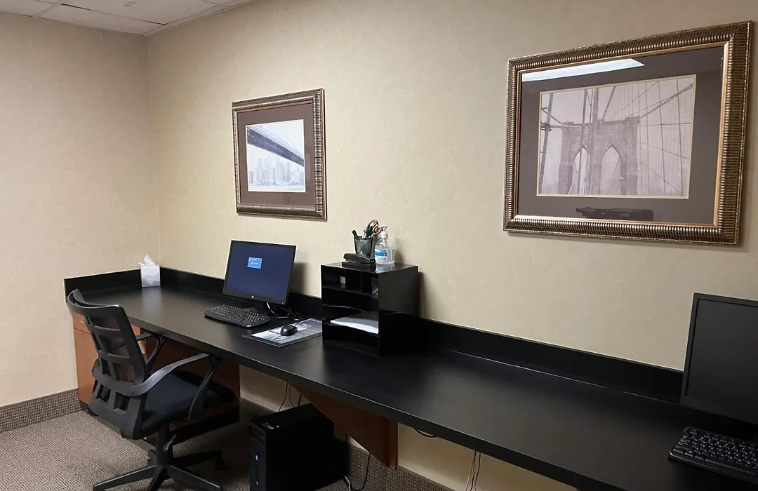 Wingate By Wyndham Peoria - Complimentary Area Shuttle-1